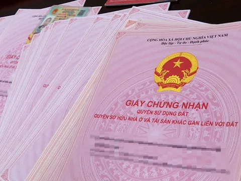Năm 2024, người dẫn sẽ phải nộp những loại thuế, phí nào khi sang tên Sổ đỏ?