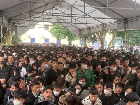 Chen nhau nộp hồ sơ đi lao động Hàn Quốc