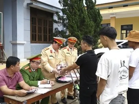 Việc làm ý nghĩa của CSGT Quảng Bình với người dân vùng biên giới