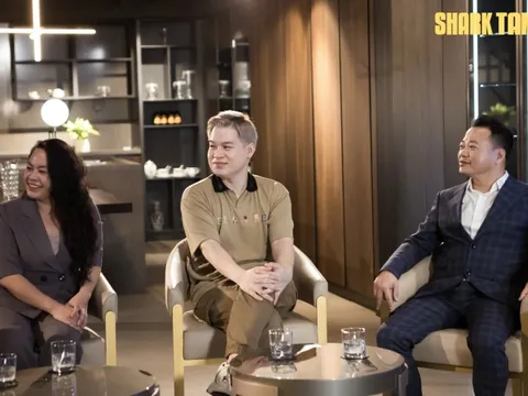 Shark Bình vừa khoe khéo tài nấu ăn của Phương Oanh trên sóng truyền hình, vừa bày tỏ quan điểm nuôi con: Tất cả tài sản là của bố, con sẽ vào đời tay trắng!