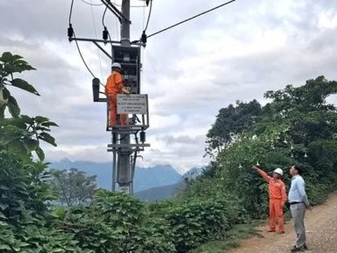 Điện lưới “thắp sáng” bản làng rẻo cao Nghệ An