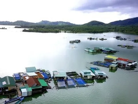 Có một làng chài nơi miền biên viễn