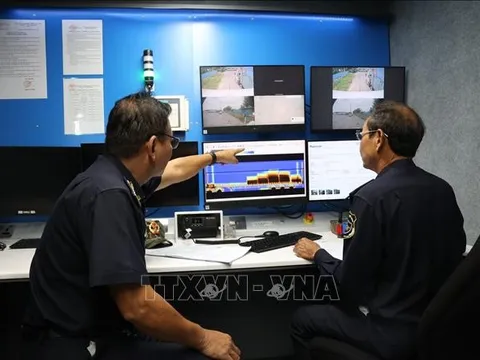 Xuất nhập khẩu có tín hiệu khởi sắc, thu ngân sách tăng 13,24%