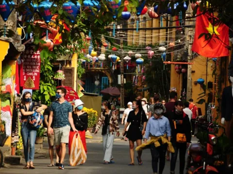 "Nhỏ mà có võ" như iVIVU: Nền tảng du lịch thuần Việt đã làm gì để tăng 50% doanh thu so với trước dịch, bất chấp sức ép từ đối thủ ngoại Traveloka, Agoda, Booking?