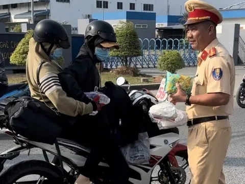 Đồng Nai: Đảm bảo ATGT cho người lao động về quê ăn Tết bằng xe máy