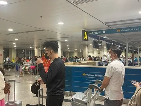 Sân bay Tân Sơn Nhất rất 'lạ' ngày 30 Tết