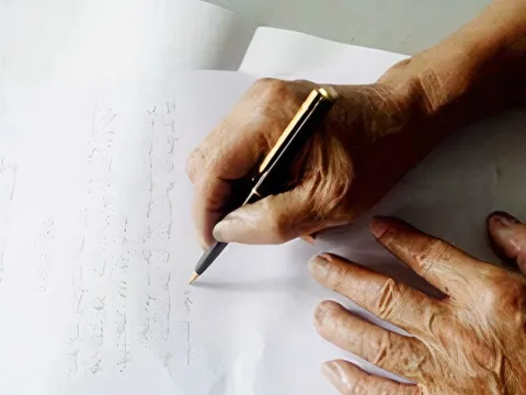 Trường hợp nào không có tên trong di chúc nhưng vẫn được hưởng thừa kế nhà, đất?