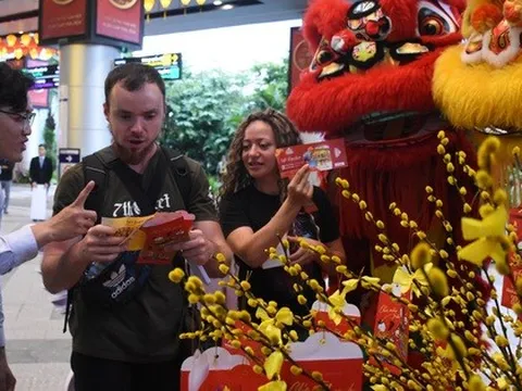 Khách quốc tế nườm nượp xông đất Đà Nẵng mùng 1 Tết