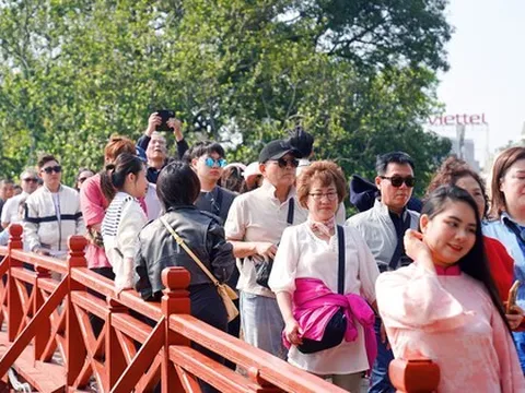 Khách quốc tế đến Hà Nội chơi Tết tăng gần gấp đôi