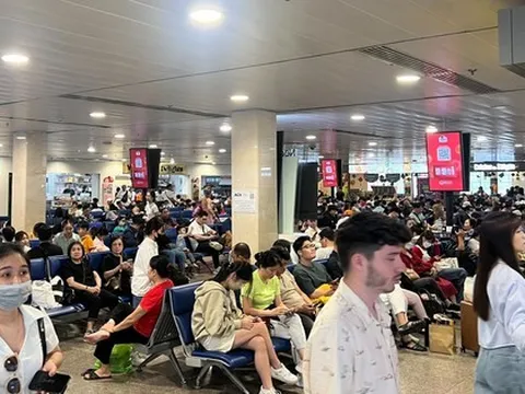 Khách đến sân bay Tân Sơn Nhất tăng vọt, lập đỉnh mới Tết Giáp Thìn