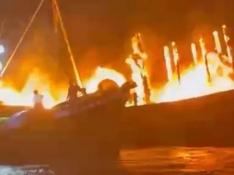 Bình Thuận:Cháy tàu cá ở Mũi Né, ứng phó với sự cố tràn 6,8 tấn dầu DO