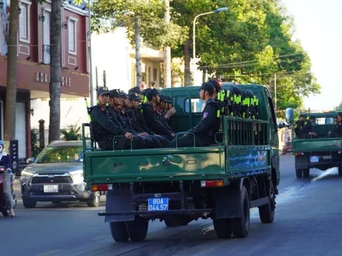 Xe CSGT Bình Thuận gặp tai nạn, một chiến sỹ Bộ Công an tử vong