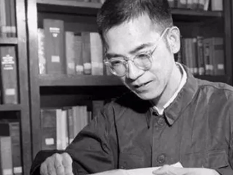 "Thiên tài Toán học" 47 tuổi lấy vợ, sinh đứa con trai bị hàng xóm chê "hư hỏng": Kết quả nhiều năm sau khiến ai nấy kinh ngạc