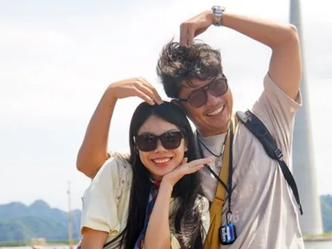 Khách Tây đổ xô đi vịnh ngắm cảnh, chơi golf