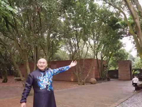 Danh hài Xuân Hinh hé lộ cơ ngơi 5000m2: "Tôi mua hơn 1 triệu một viên gạch, 5 triệu một viên ngói"