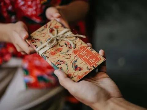 Chỉ sau 5 tuần cổ đông nhiều doanh nghiệp hân hoan nhận "lì xì" với giá cổ phiếu nhân gấp 2-3 lần, hơn nửa nhóm VN30 tăng vượt xa lãi gửi tiết kiệm cả năm