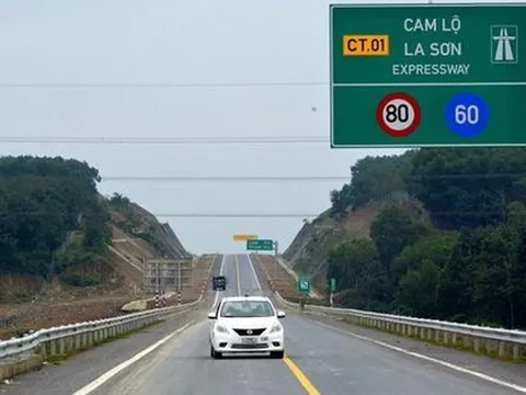 Thủ tướng yêu cầu rà soát cao tốc Cam Lộ - La Sơn và các tuyến chỉ có hai làn xe
