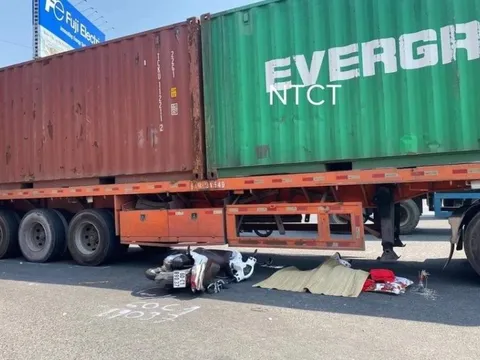 Đồng Nai: Va chạm với xe container, bé gái 12 tuổi tử vong