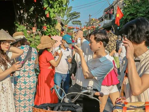 Thấy gì từ việc nhiều tỉnh thành 'hái ra tiền' dịp Tết?