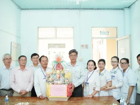 Tỉnh Bình Thuận thăm, chúc mừng các cơ sở y tế nhân Ngày thầy thuốc