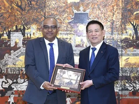 Bộ trưởng Tài chính làm việc với Giám đốc ADB tại Việt Nam về vốn ODA