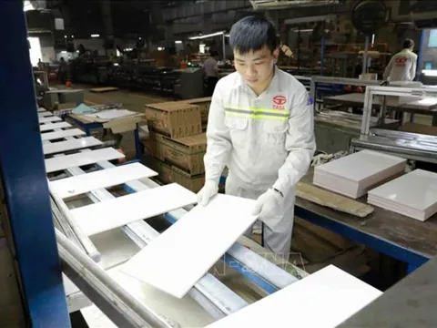 Đẩy mạnh sản xuất, kinh doanh, lấy lại đà tăng trưởng