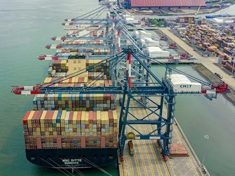 Hàng hóa thông qua cảng biển tăng mạnh