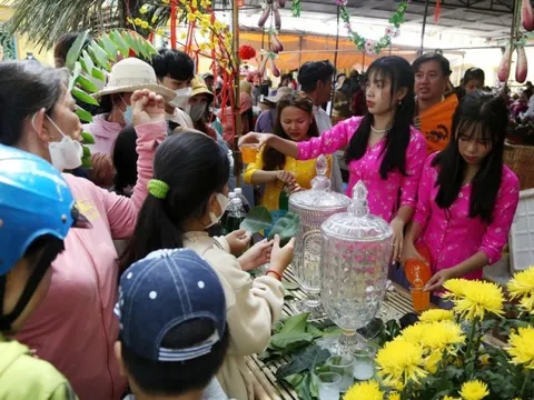 Độc đáo phiên chợ dùng lá cây để thanh toán ở Tây Ninh