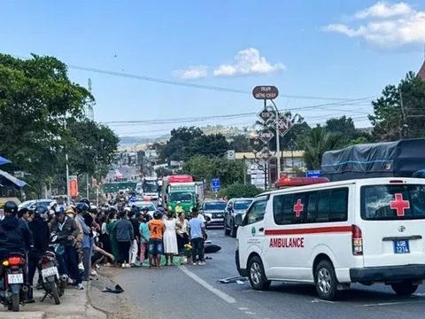 Lâm Đồng: Xe cứu thương va chạm với xe máy khiến một người tử vong