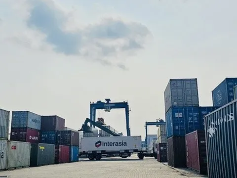 Vì sao hàng tồn ở các cảng TP HCM tăng đột biến tới 5.000 container?