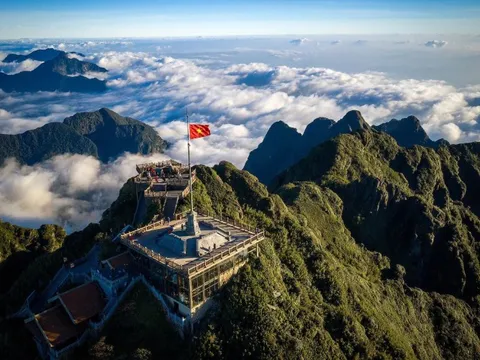 Địa hình hiểm trở, 'nóc nhà Đông Dương' vẫn làm tới 42 tuyến đường bộ, 760km đường sắt cùng nhiều sân bay tỏa khắp các tỉnh miền Bắc và Trung Quốc