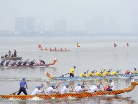Hà Nội cho phép kinh doanh sân tập golf, lướt ván trên mặt nước hồ Tây