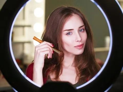 Đến lượt Trung Quốc dạy người Mỹ cách bán hàng livestream trên Tiktok: Kiếm 11.000 USD chỉ trong 1 buổi chiều, khách hàng phương Tây mê mệt kiểu chào hàng phương Đông