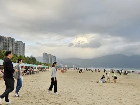 Tăng trần giá vé máy bay: Công ty du lịch lo khách chuộng đi nước ngoài hơn trong nước