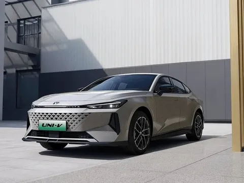 'Ông trùm' xe tải tại Việt Nam sắp ra mắt siêu phẩm sedan đối đầu Honda Civic: ăn xăng 1,6 lít/100 km, giá bán chỉ từ 373 triệu đồng