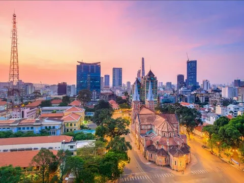 Việt Nam trên đà tăng trưởng, chuyên gia nhận định muốn cản cũng khó