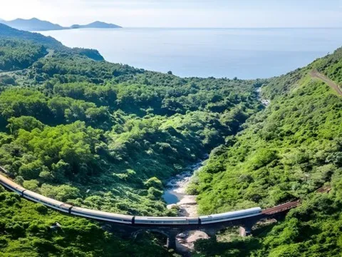 Sắp có tàu du lịch trên cung đường sắt đẹp nhất Việt Nam