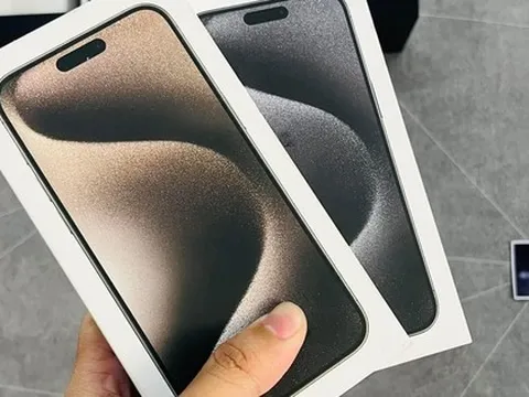 iPhone 15 Pro Max ở Việt Nam giảm giá mạnh, rẻ hơn cả Thái Lan, Singapore?