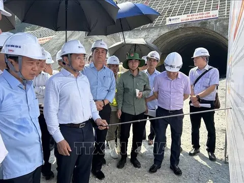 Kiểm tra thi công hầm dài nhất trên dự án cao tốc Quảng Ngãi - Hoài Nhơn
