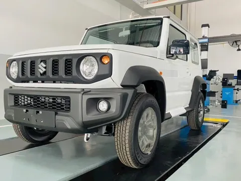 Suzuki Jimny chốt lịch ra mắt tại Việt Nam dù đã có nhiều xe giao khách, đại lý báo giá từ 789 triệu, có bản độ sẵn cho khách thích G 63