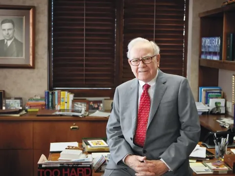 Tỷ phú Warren Buffett: 3 ĐIỀU người nghèo hay làm, người giàu tránh xa, cho tiền cũng không thực hiện