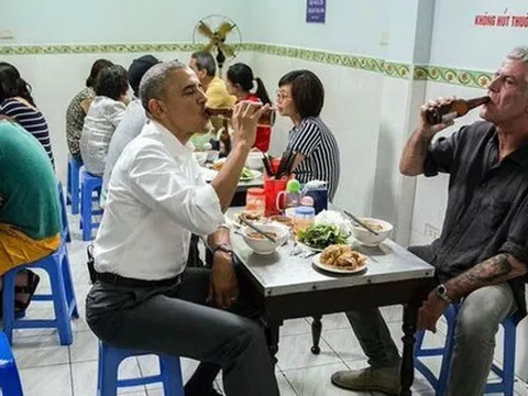 Khi người nổi tiếng thế giới đến Việt Nam ăn bún chả, nhậu vỉa hè