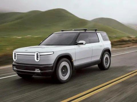 Cuối cùng Rivian cũng cho ra mắt SUV đối đầu Tesla Model Y, VinFast VF 8: Hiệu suất như siêu xe, tự lái cấp độ 3, giá 45.000 USD