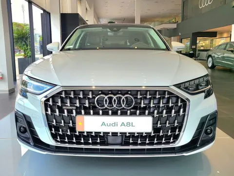 Audi A8L giảm giá chưa từng thấy tại đại lý: Khởi điểm 4,1 tỷ, sản xuất 2022, rẻ hơn hẳn 7-Series và S-Class