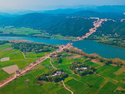 Đoạn cao tốc gần 15.000 tỷ đồng, mỗi km lại có một mũi thi công, dự kiến vượt tiến độ 3 tháng