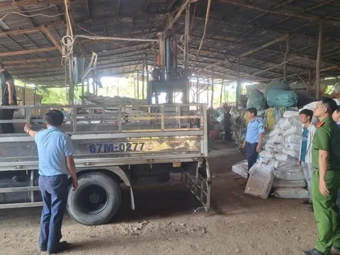 An Giang: Tạm giữ 37,5 tấn túi nhựa PP không rõ nguồn gốc
