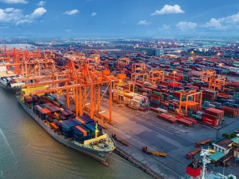 Cổ phiếu cảng biển, vận tải biển đồng loạt "vượt sóng" trong ngày thị trường giảm hơn 6 điểm, điều gì đã xảy ra?