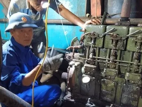 Hỗ trợ khắc phục thành công sự cố hỏng máy phát điện cho tàu câu mực