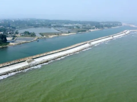 Xây kè đê 150 tỷ đồng ngăn biển “nuốt” làng ở Thanh Hóa