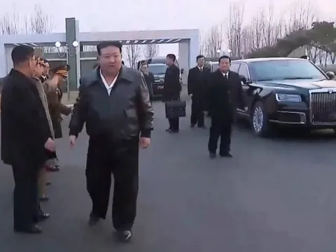 Đây là chiếc xe ông Putin tặng ông Kim Jong Un